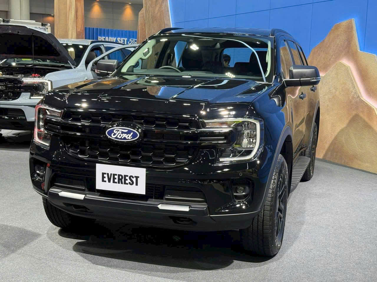 Ford Everest Active 2.0L 10AT 4X2